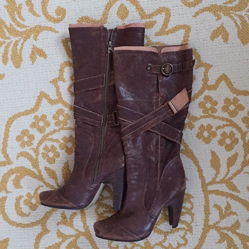 Seychelles. Boots.